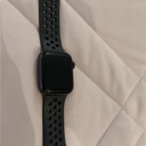 Apple Watch - Picture 2 of 2
